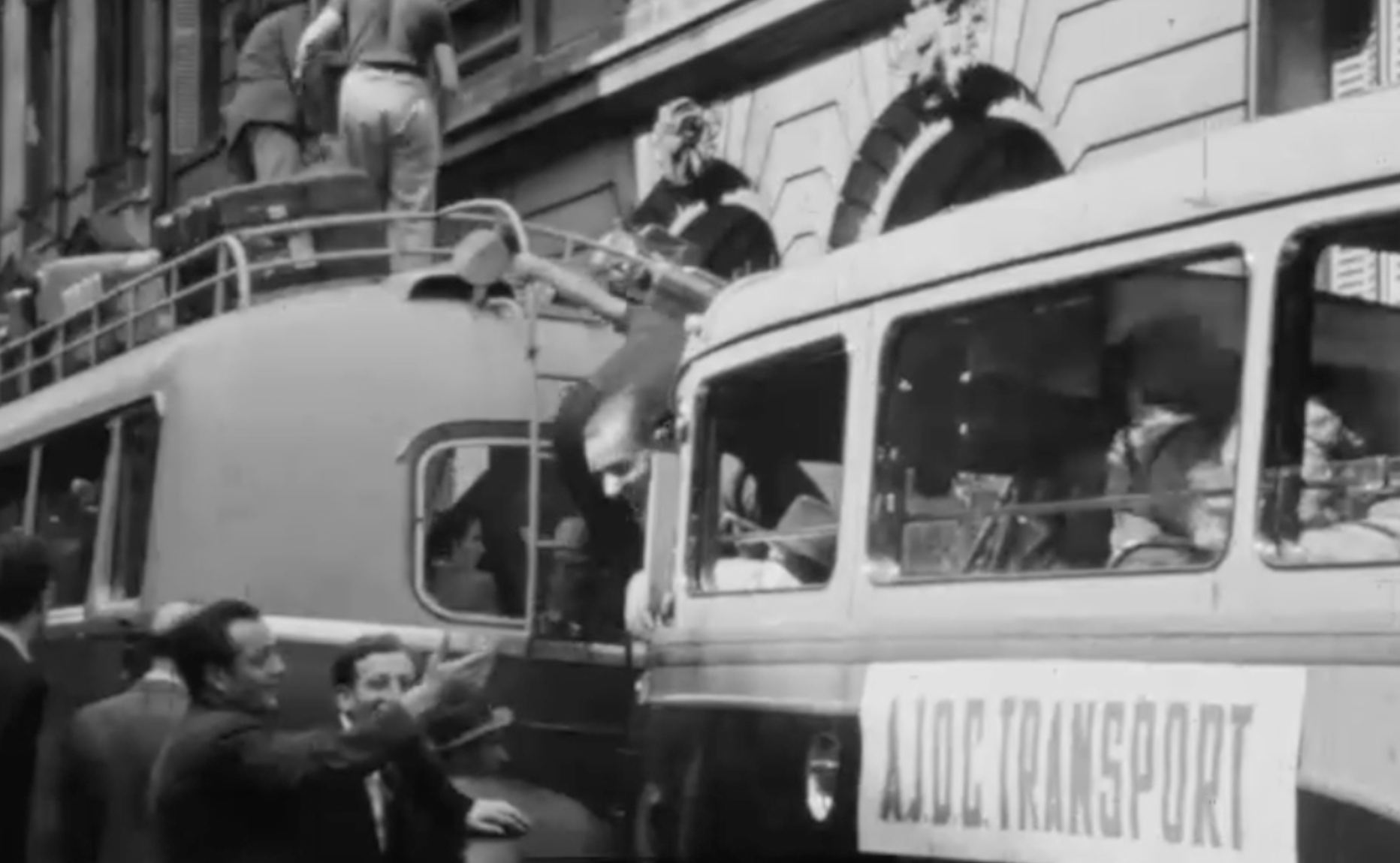 JDC Buses Leave Paris