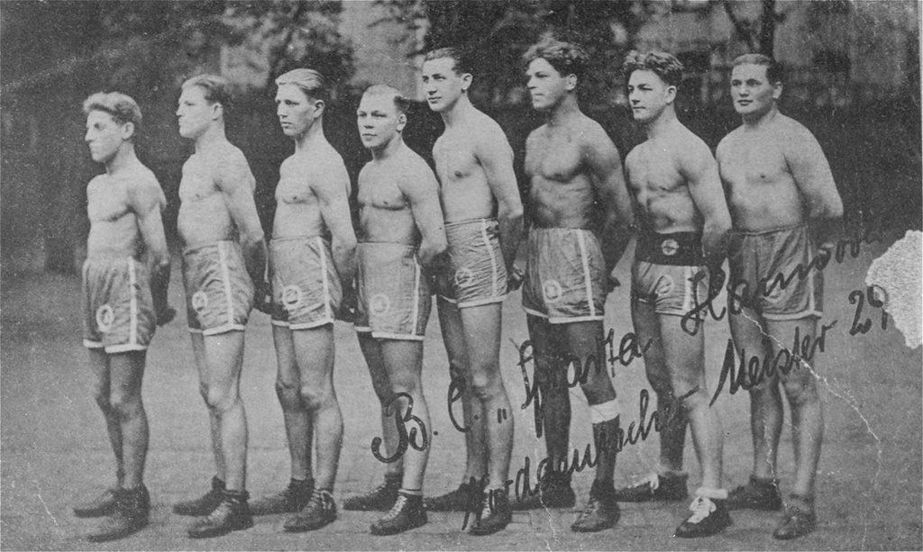 Photograph of boxer Trollmann with his teammates in Northern Germany.