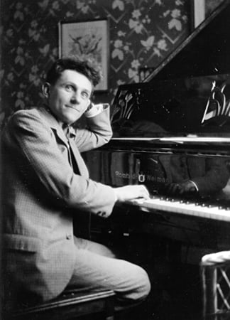 Song written by Erich Hugo Frost sung by Simone Liebster